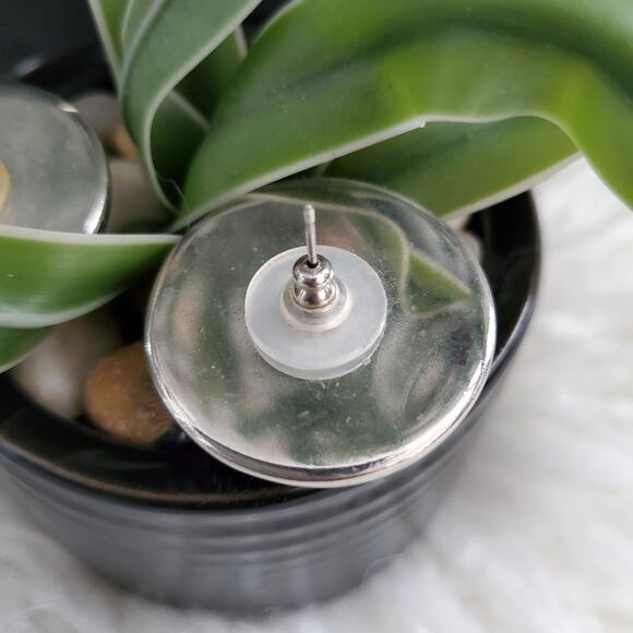 Vintage Silver Tone Hollow Metal Mesh Round Earrings - Picture 4 of 6